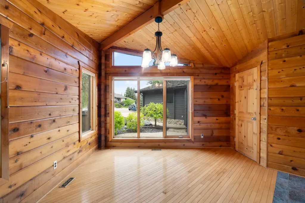 16 Rustic Crescent Norglenwold AB T4S1S5