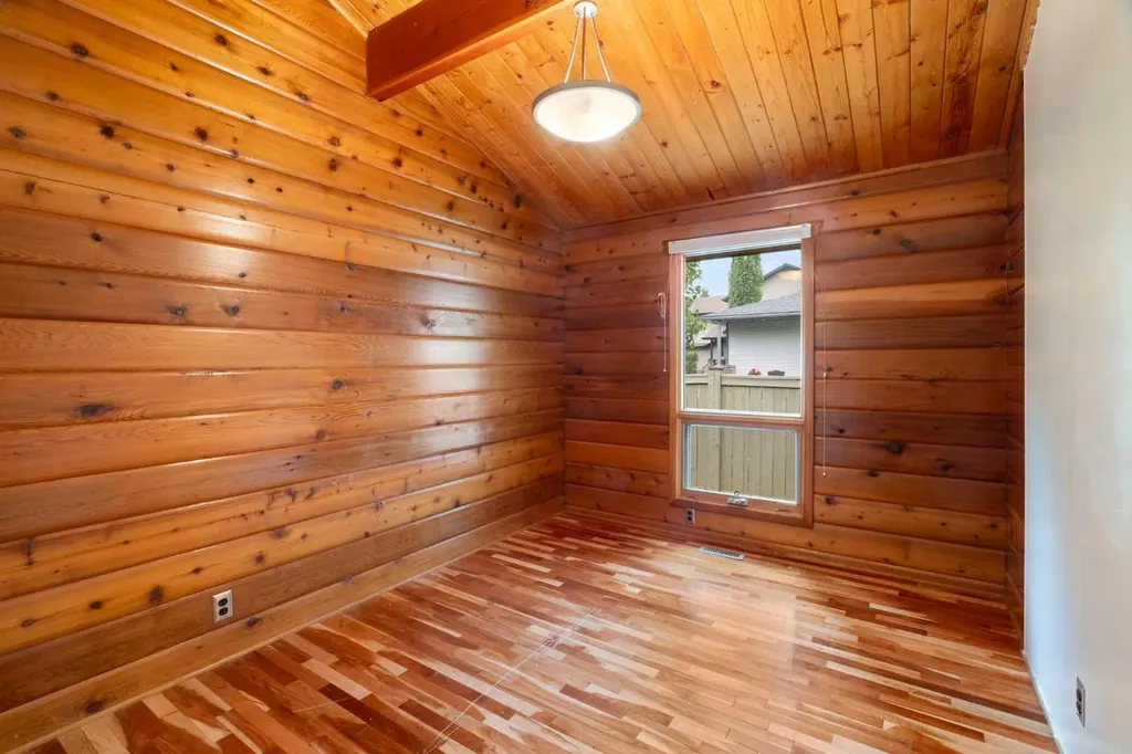 16 Rustic Crescent Norglenwold AB T4S1S5