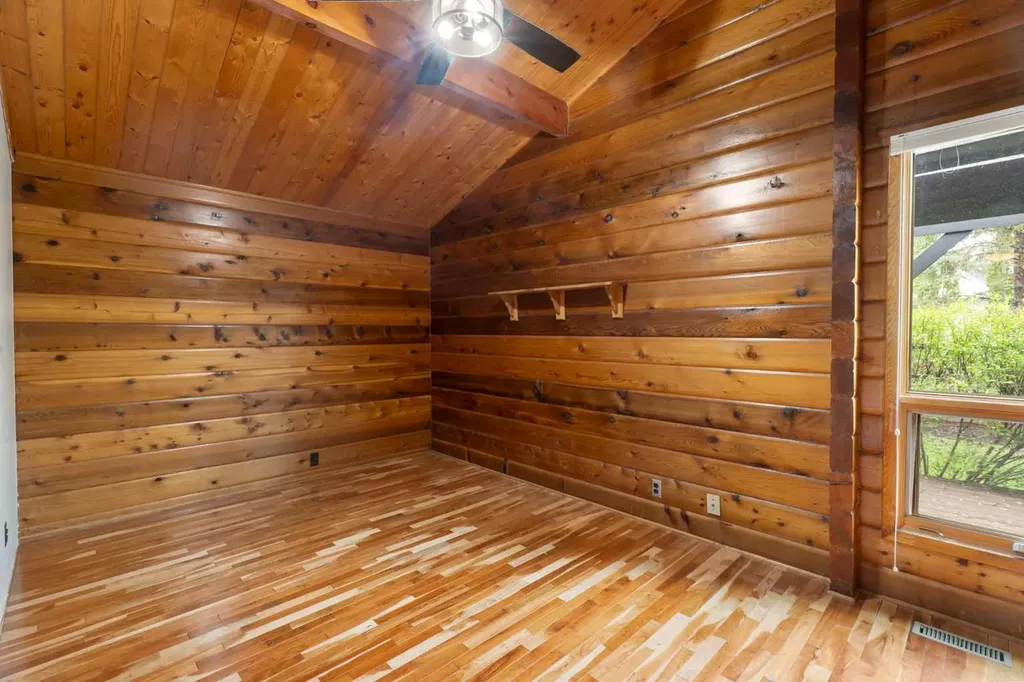16 Rustic Crescent Norglenwold AB T4S1S5
