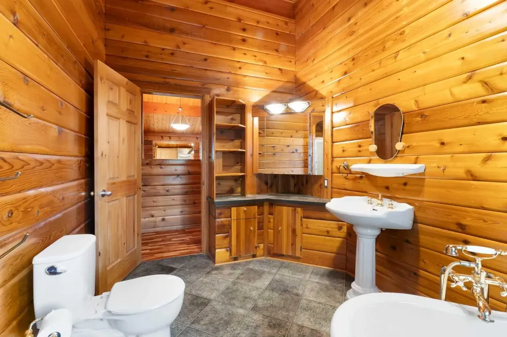 16 Rustic Crescent Norglenwold AB T4S1S5