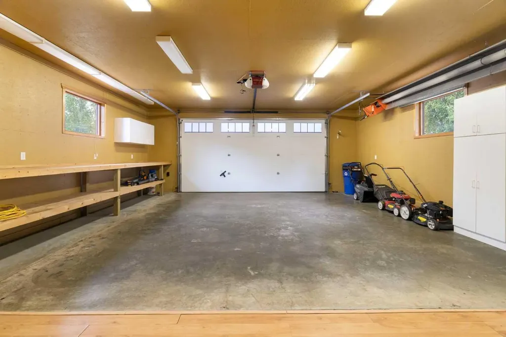16 Rustic Crescent Norglenwold AB T4S1S5