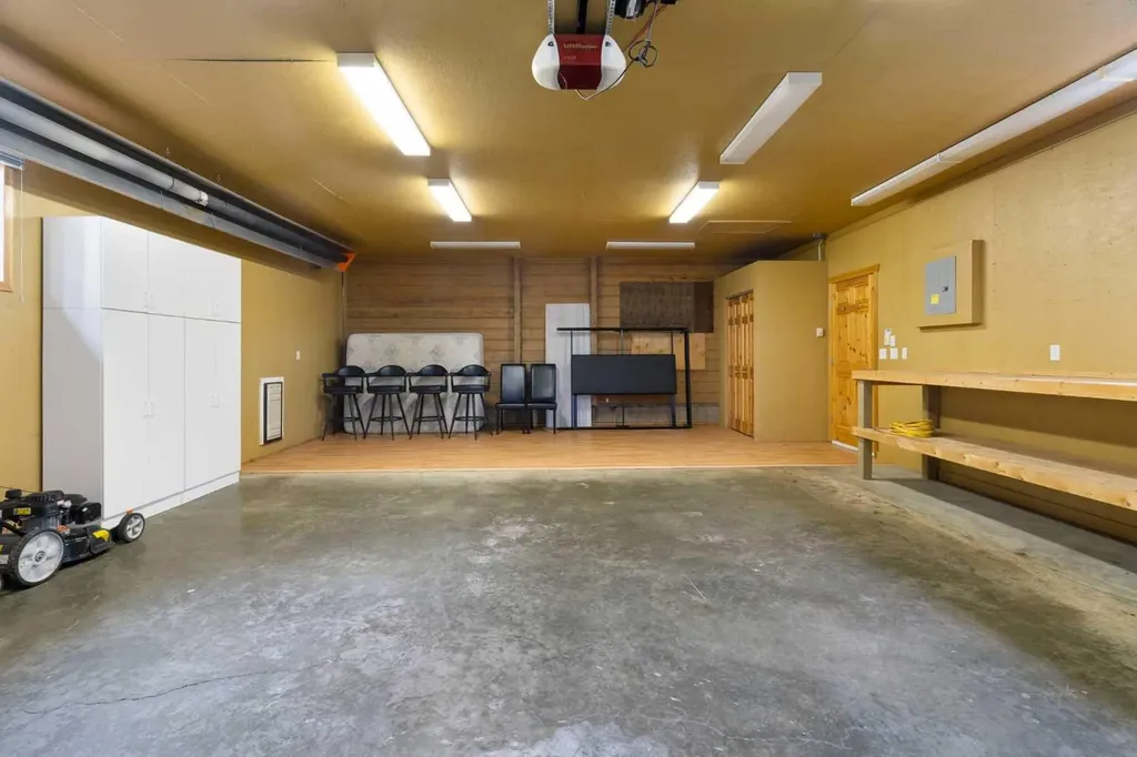 16 Rustic Crescent Norglenwold AB T4S1S5