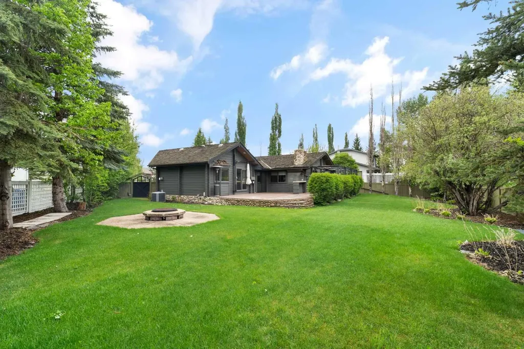 16 Rustic Crescent Norglenwold AB T4S1S5