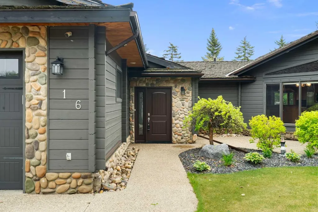 16 Rustic Crescent Norglenwold AB T4S1S5