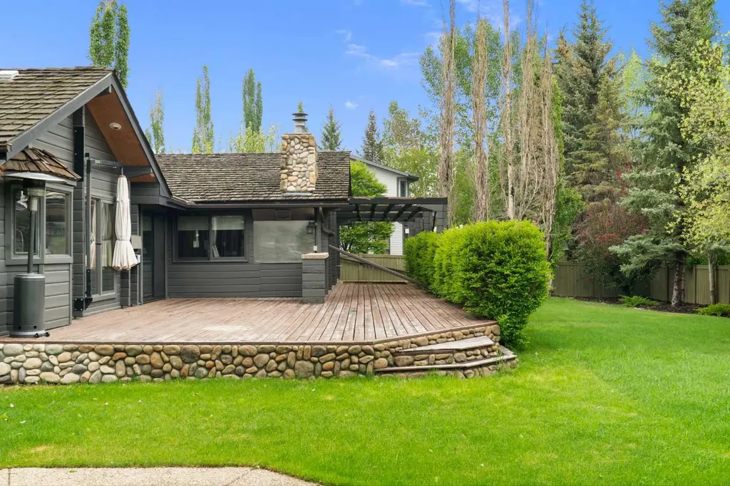 16 Rustic Crescent Norglenwold AB T4S1S5