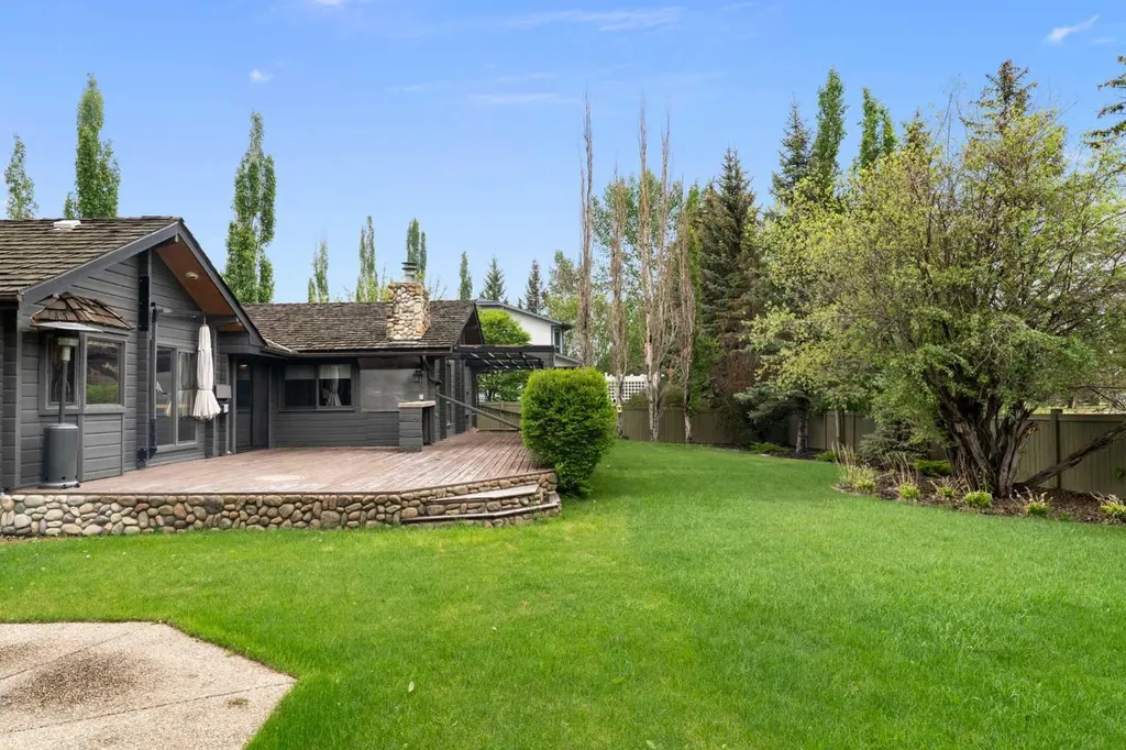 16 Rustic Crescent Norglenwold AB T4S1S5