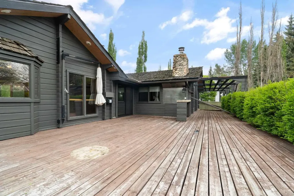 16 Rustic Crescent Norglenwold AB T4S1S5