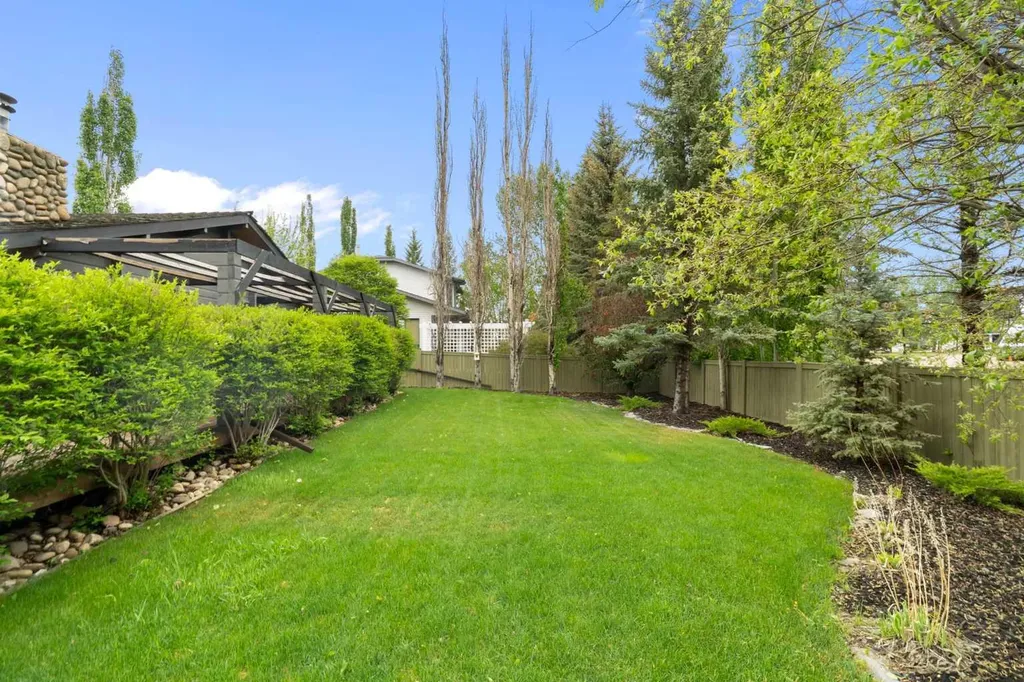 16 Rustic Crescent Norglenwold AB T4S1S5