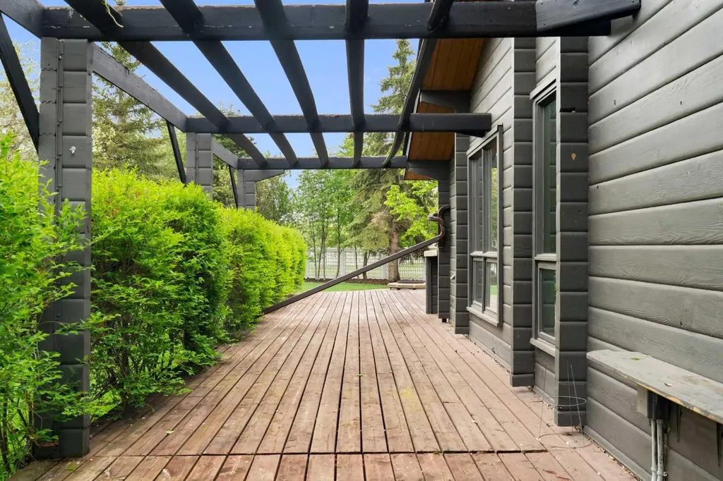 16 Rustic Crescent Norglenwold AB T4S1S5