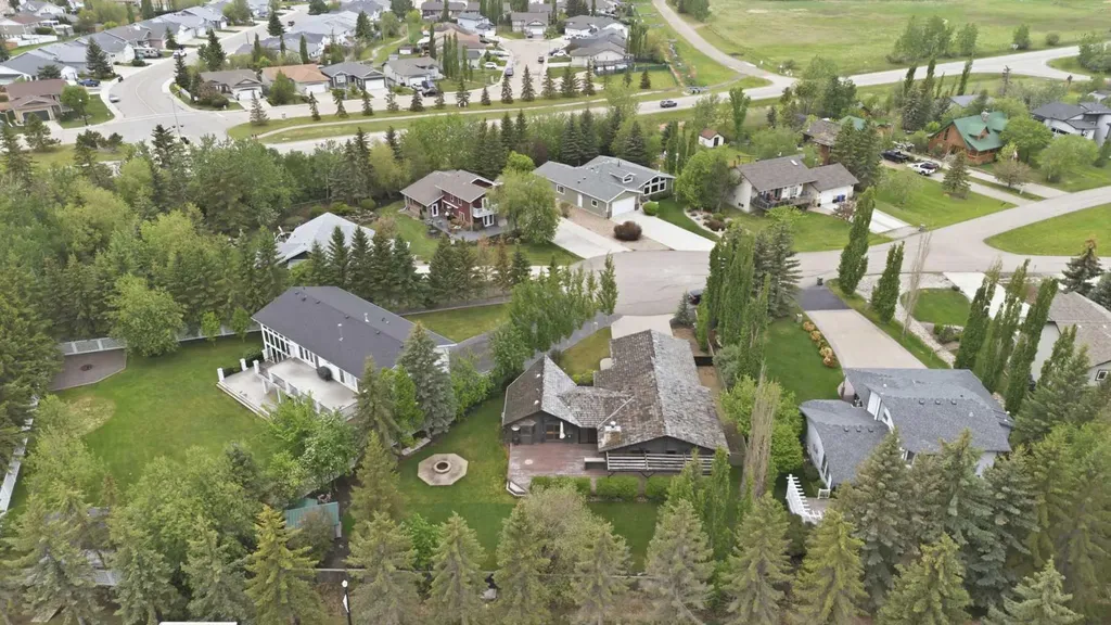 16 Rustic Crescent Norglenwold AB T4S1S5