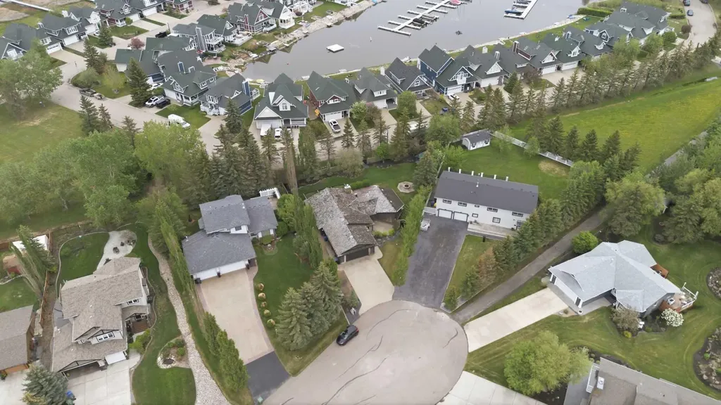 16 Rustic Crescent Norglenwold AB T4S1S5