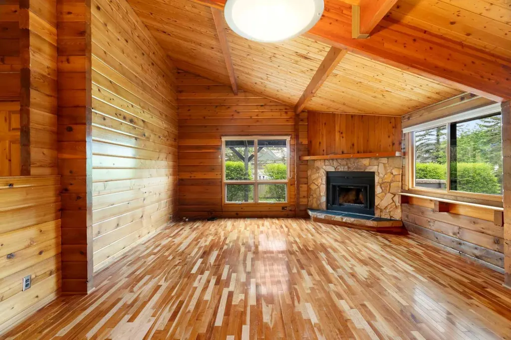 16 Rustic Crescent Norglenwold AB T4S1S5