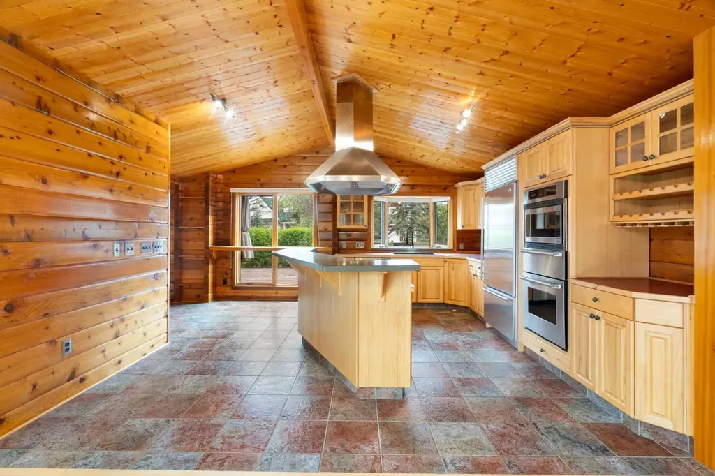 16 Rustic Crescent Norglenwold AB T4S1S5