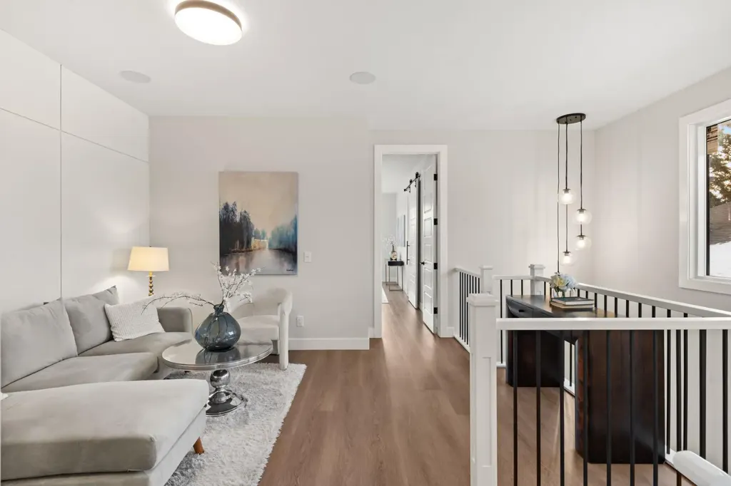 2528 7 Avenue NW Calgary AB T2N 1A4