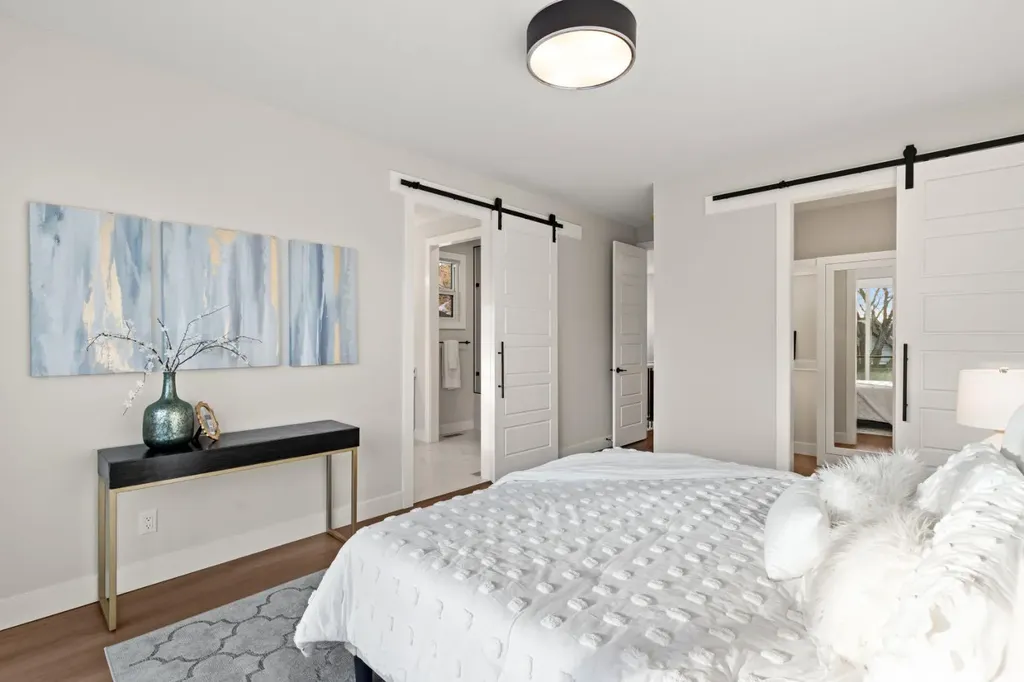 2528 7 Avenue NW Calgary AB T2N 1A4