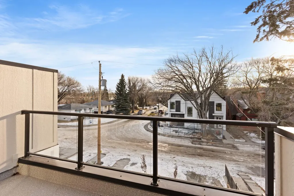 2528 7 Avenue NW Calgary AB T2N 1A4