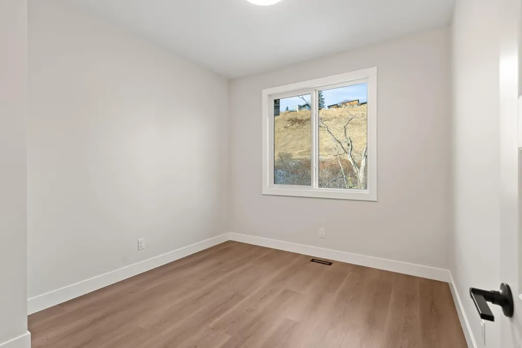 2528 7 Avenue NW Calgary AB T2N 1A4