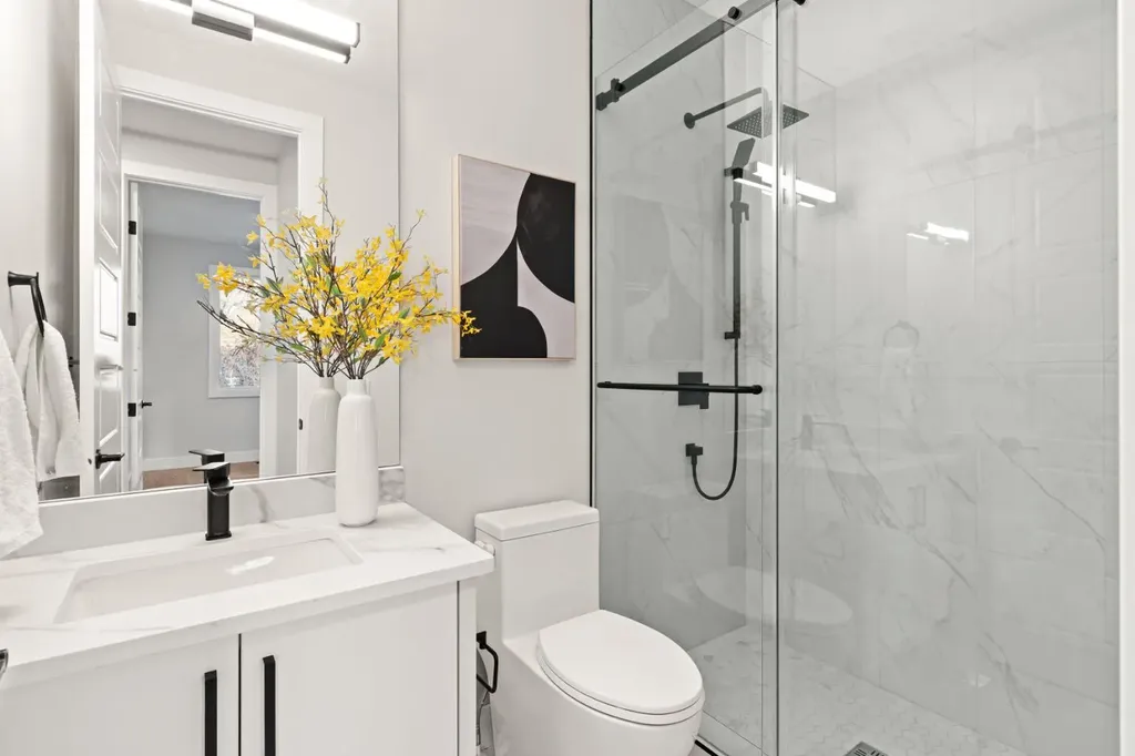 2528 7 Avenue NW Calgary AB T2N 1A4