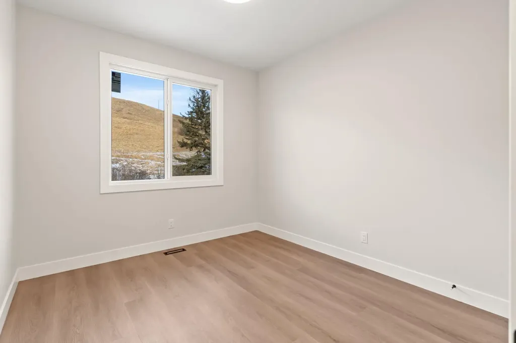 2528 7 Avenue NW Calgary AB T2N 1A4