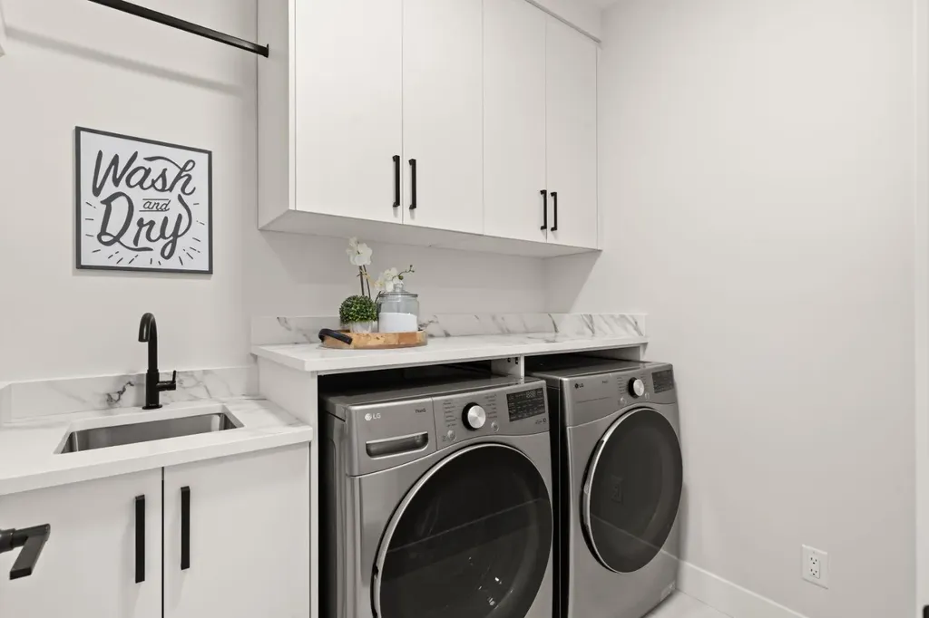 2528 7 Avenue NW Calgary AB T2N 1A4