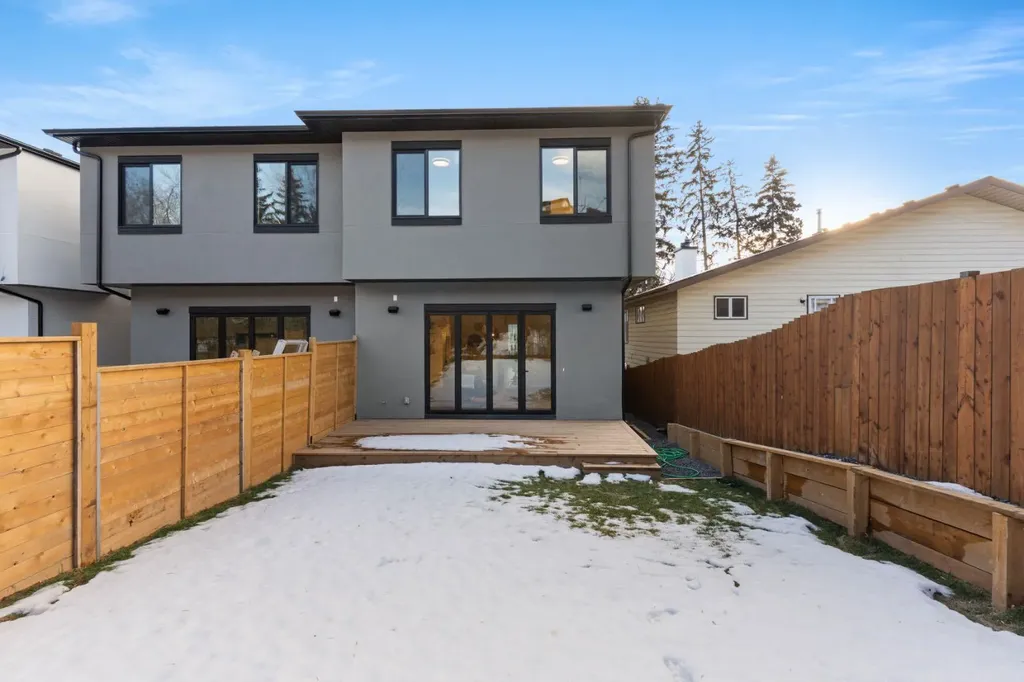 2528 7 Avenue NW Calgary AB T2N 1A4
