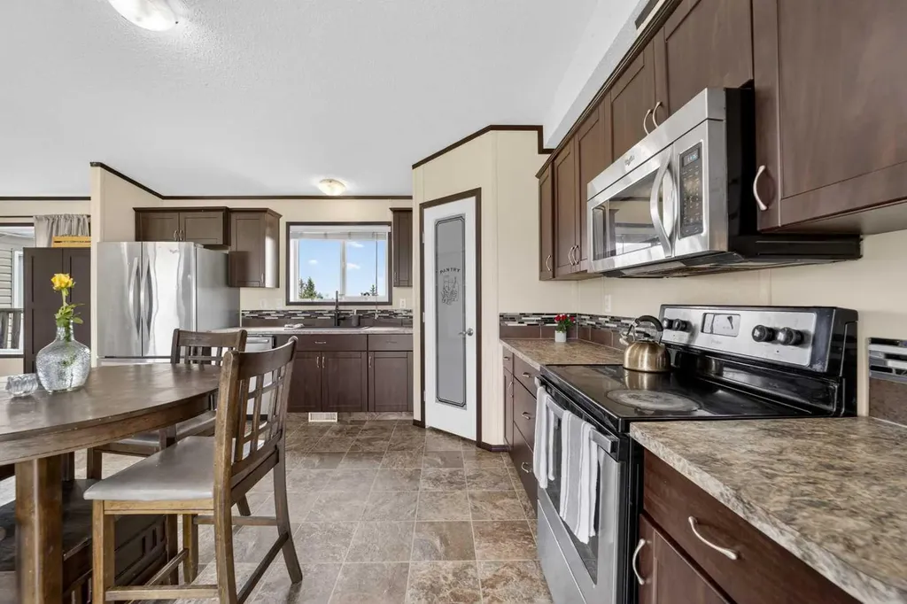 31244 Range Road 33 Rural Mountain View County AB T0M 0W0