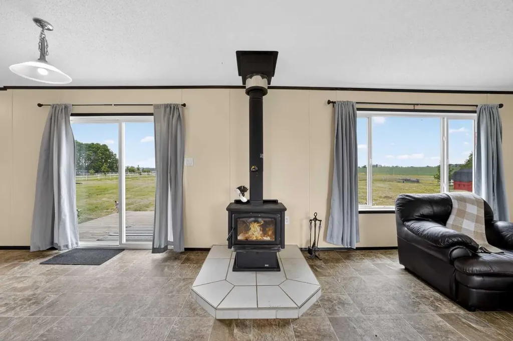 31244 Range Road 33 Rural Mountain View County AB T0M 0W0
