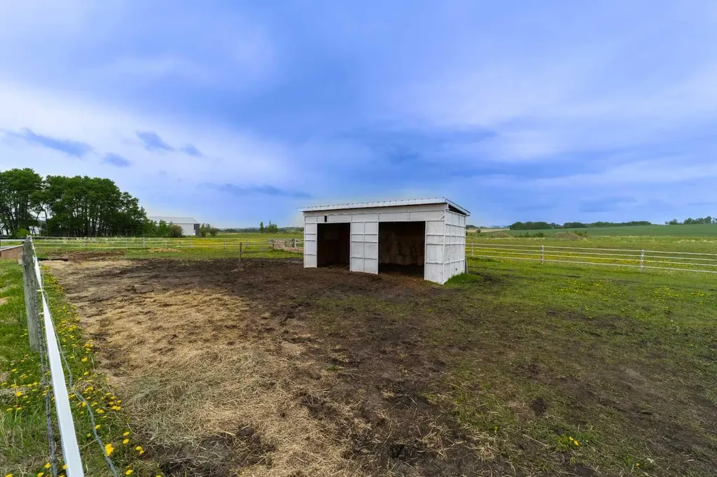 31244 Range Road 33 Rural Mountain View County AB T0M 0W0