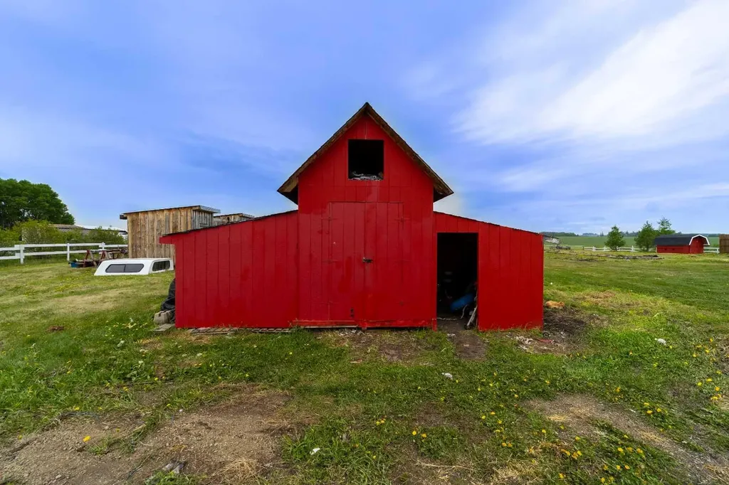 31244 Range Road 33 Rural Mountain View County AB T0M 0W0