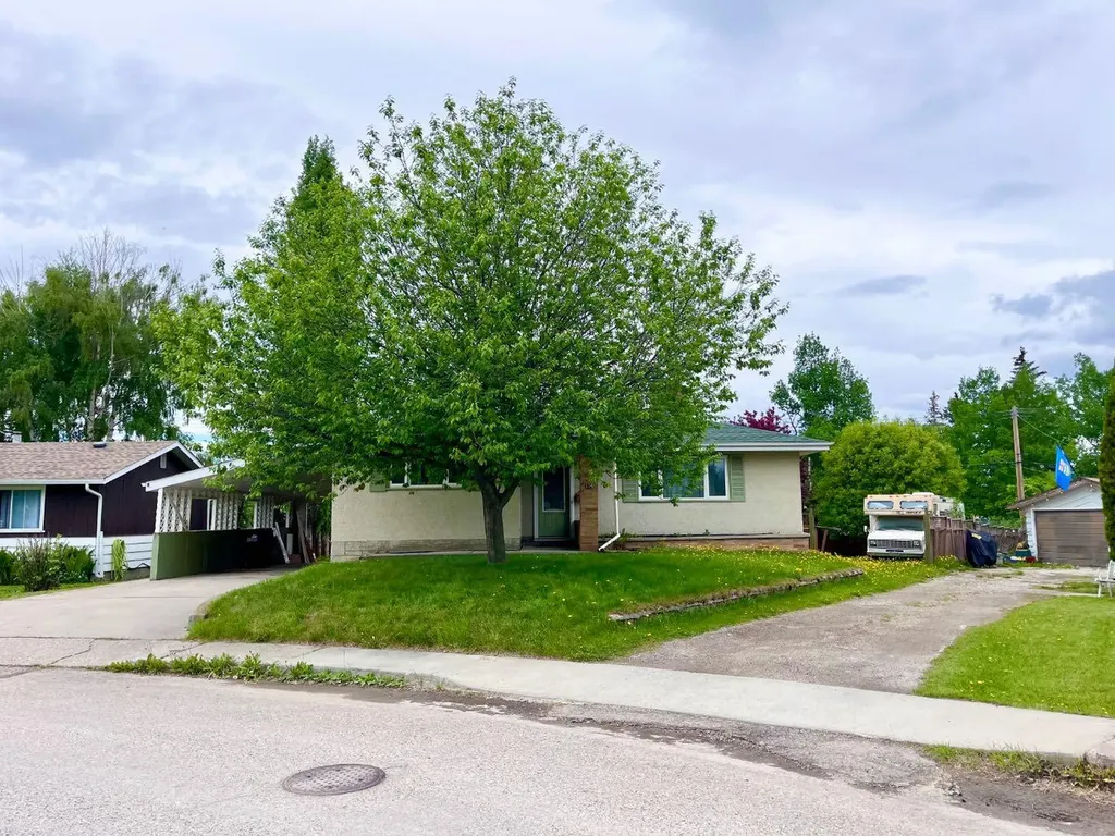 115 Poboktan Road Hinton AB T7V 1G6