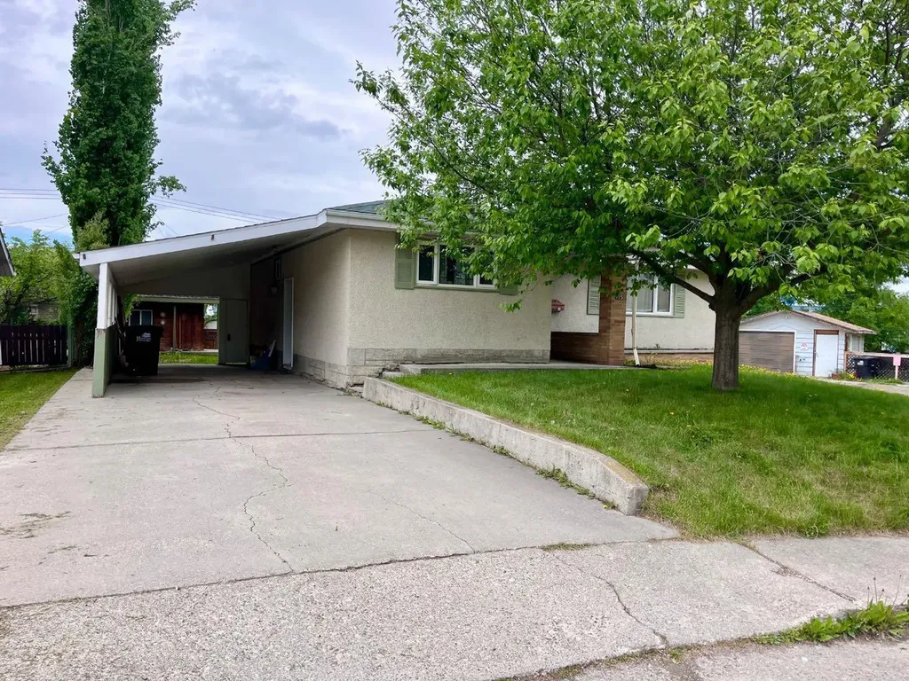 115 Poboktan Road Hinton AB T7V 1G6