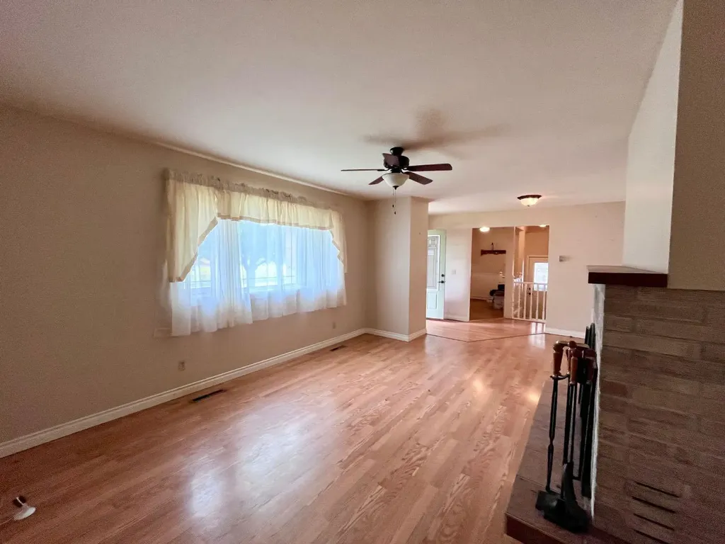 115 Poboktan Road Hinton AB T7V 1G6