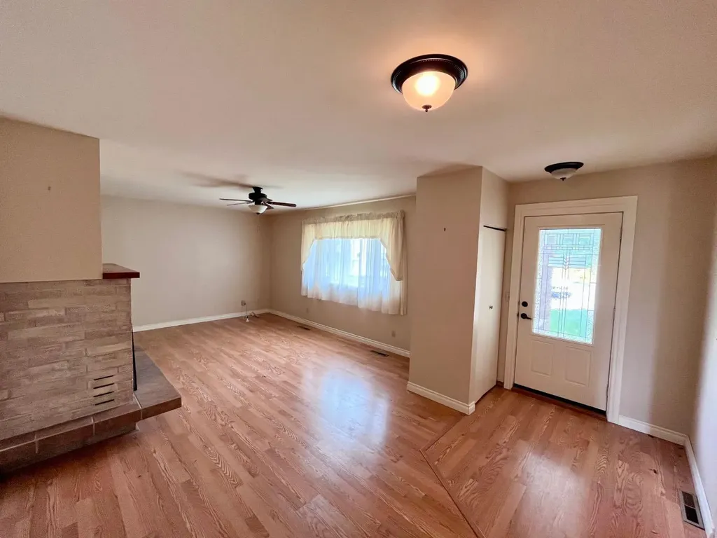 115 Poboktan Road Hinton AB T7V 1G6
