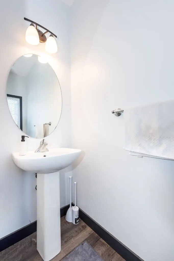 27 Sage Hill Common NW Calgary AB T3R 0J6