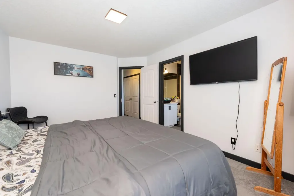 27 Sage Hill Common NW Calgary AB T3R 0J6