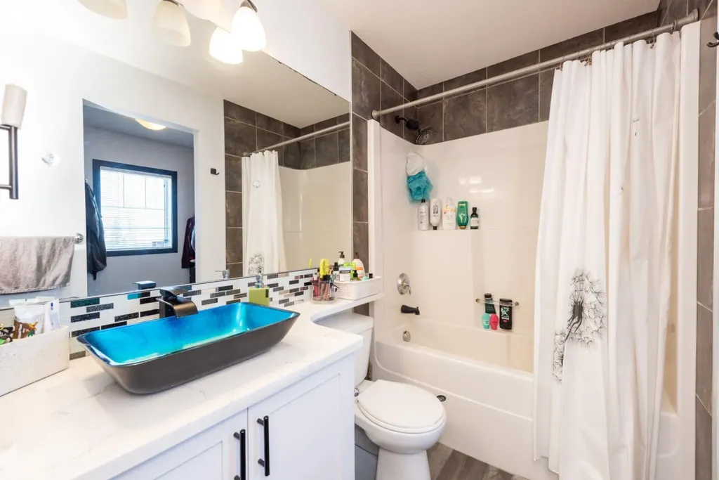 27 Sage Hill Common NW Calgary AB T3R 0J6
