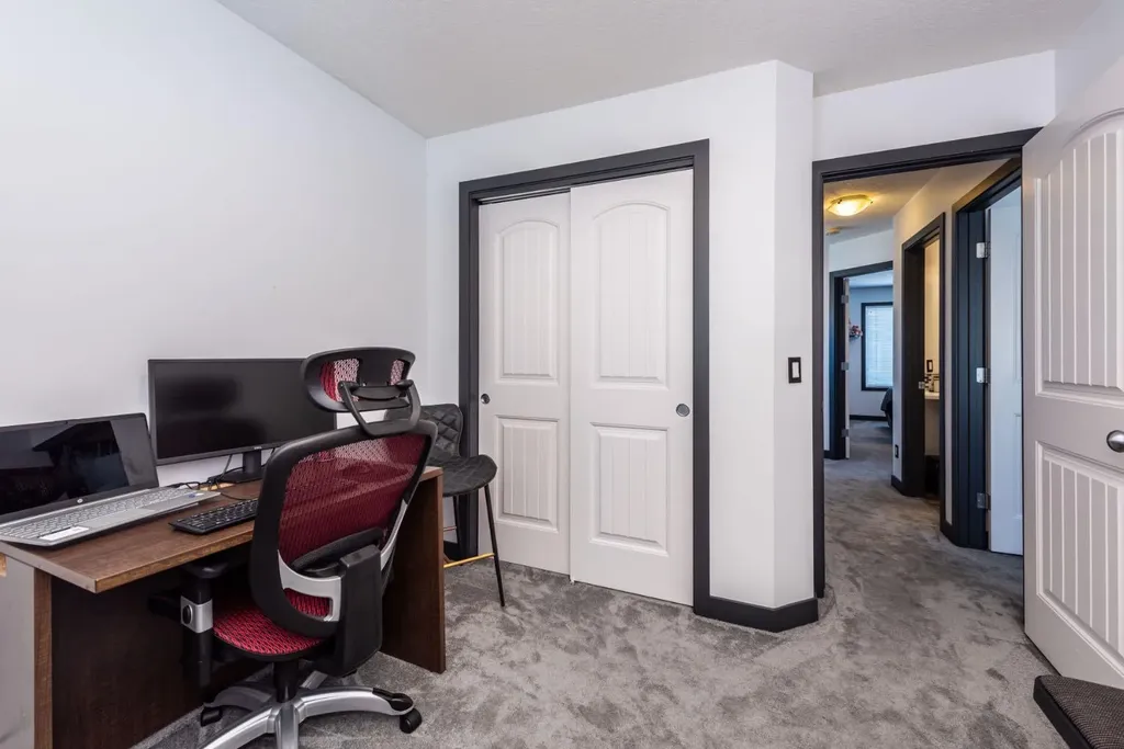 27 Sage Hill Common NW Calgary AB T3R 0J6