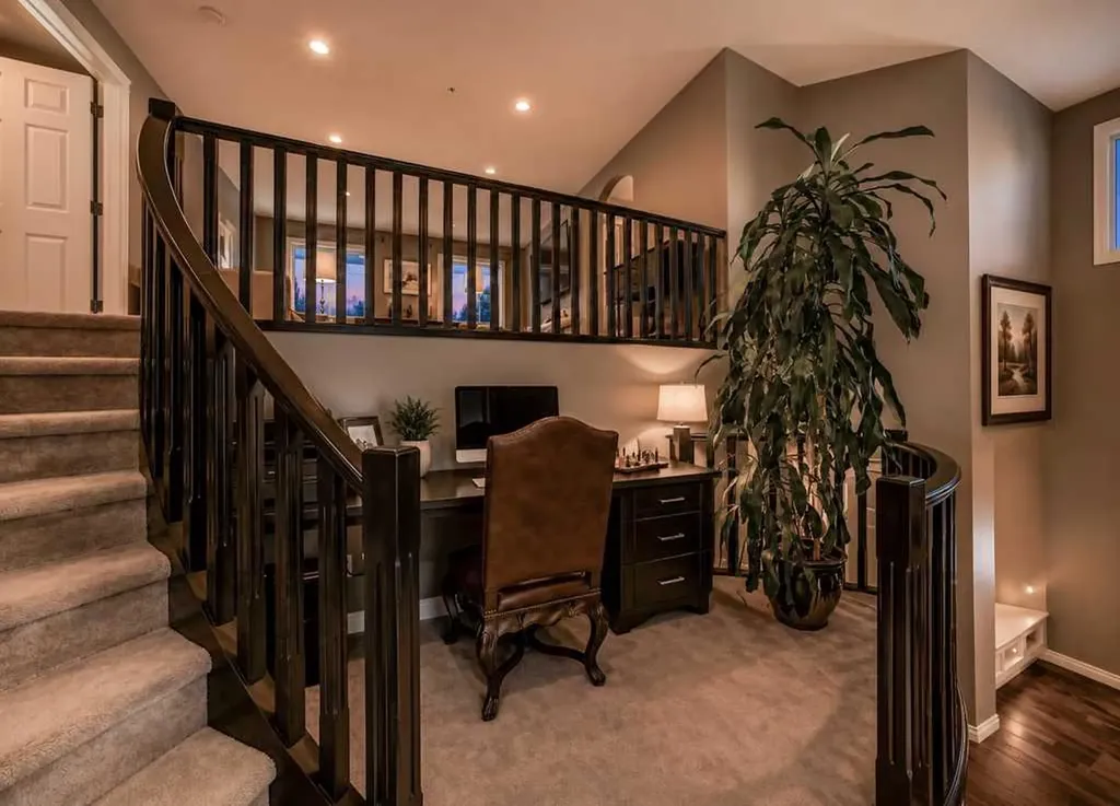 23 Aspen Summit Mount SW Calgary AB T3H 0R4