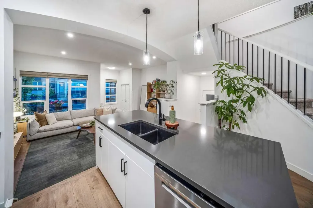 176 Seton Villas SE Calgary AB T3M 3L9