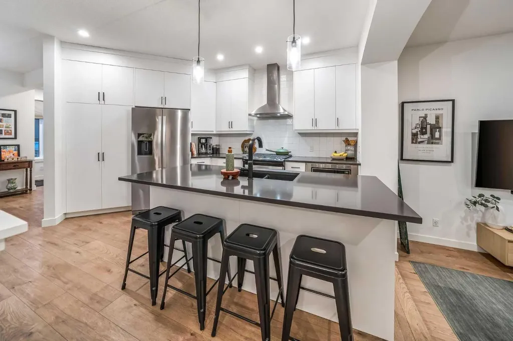 176 Seton Villas SE Calgary AB T3M 3L9