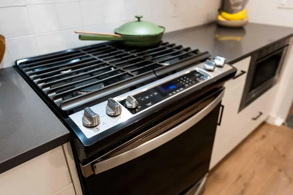 176 Seton Villas SE Calgary AB T3M 3L9