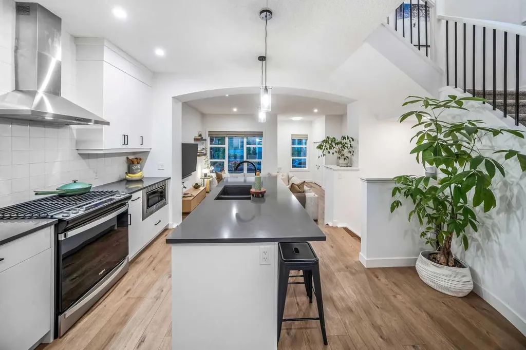 176 Seton Villas SE Calgary AB T3M 3L9
