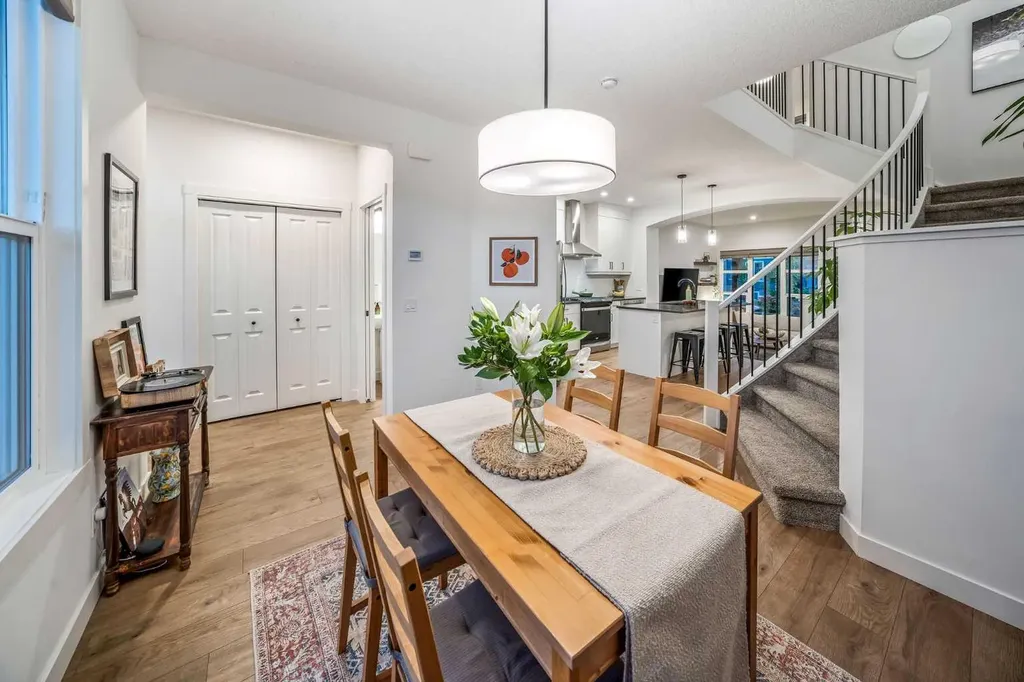 176 Seton Villas SE Calgary AB T3M 3L9