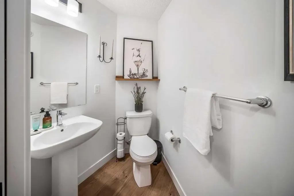 176 Seton Villas SE Calgary AB T3M 3L9