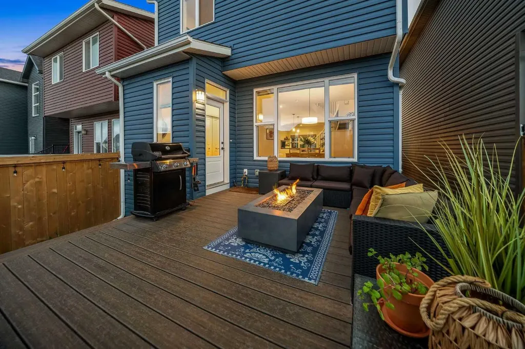 176 Seton Villas SE Calgary AB T3M 3L9