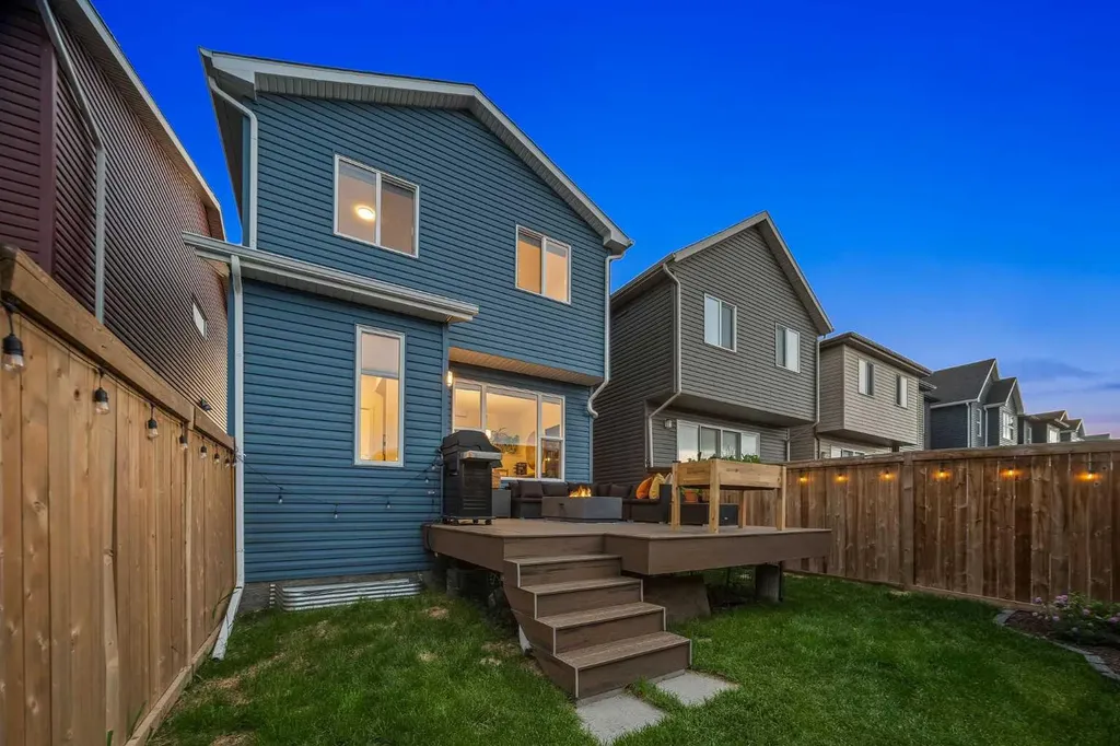 176 Seton Villas SE Calgary AB T3M 3L9