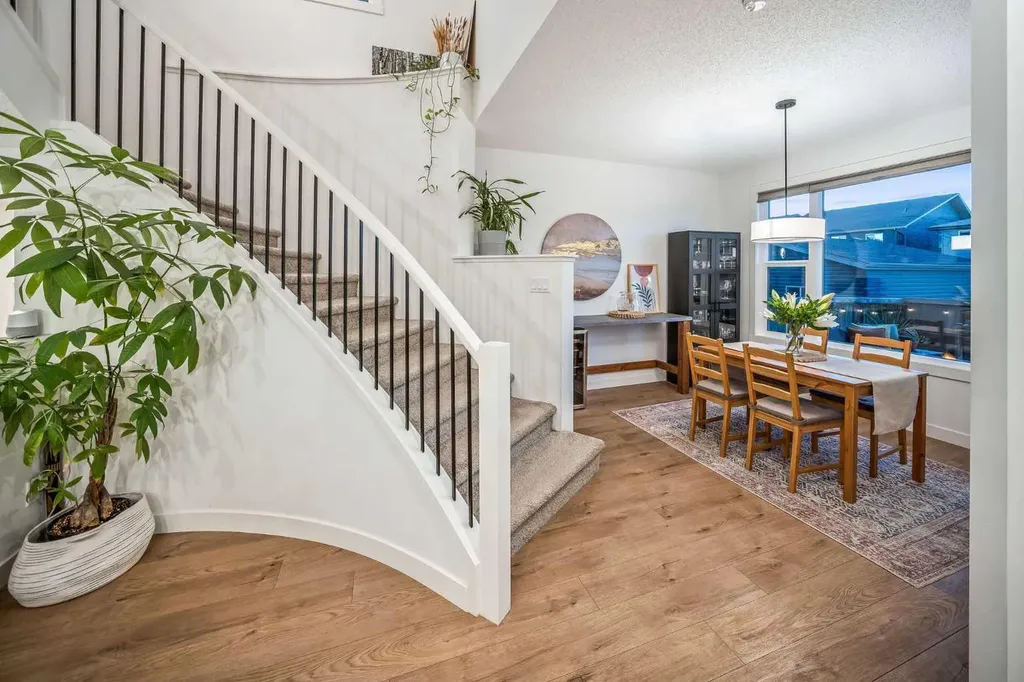 176 Seton Villas SE Calgary AB T3M 3L9