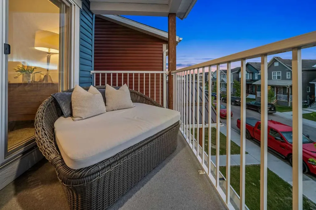 176 Seton Villas SE Calgary AB T3M 3L9