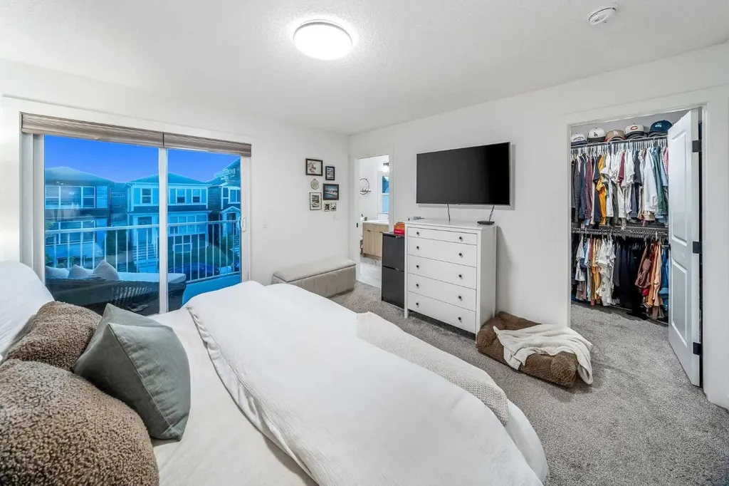 176 Seton Villas SE Calgary AB T3M 3L9