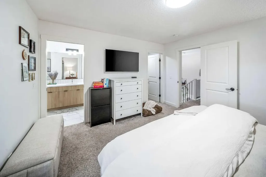176 Seton Villas SE Calgary AB T3M 3L9